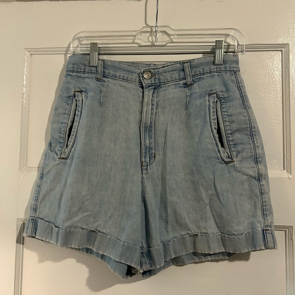 Palmetto’s Vintage Retro Light Blue Pleated Denim Shorts with Rolled Hem